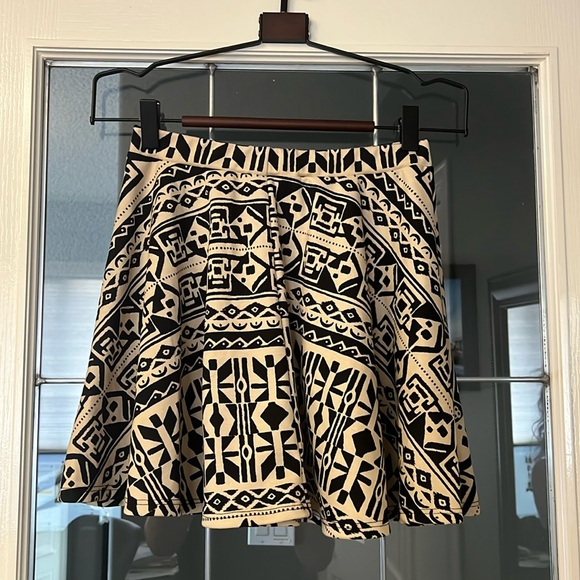 Aztec pattern skirt - Picture 2 of 3